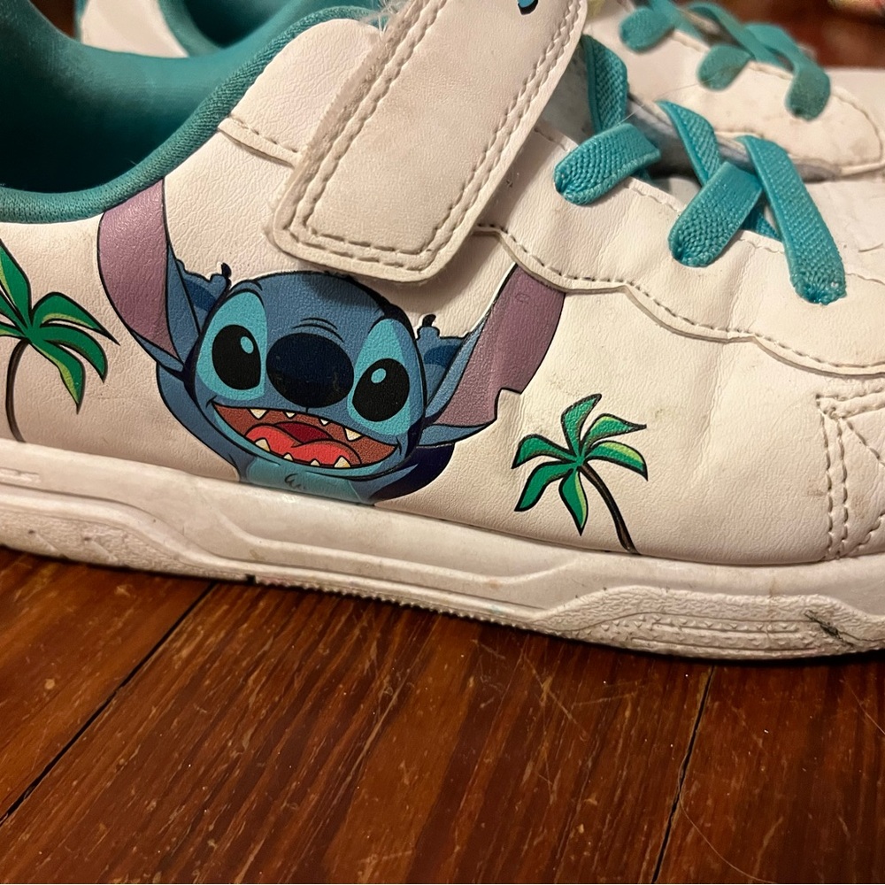 Girls White and Teal Stitch Shoes size 3